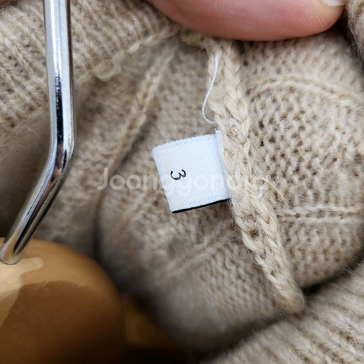 산드로 오픈 카라 니트--7