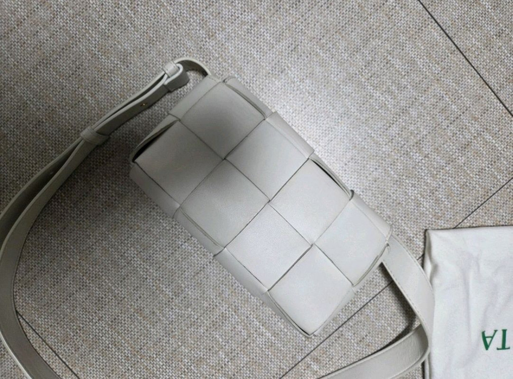 보테가베네타 카세트 벨트백--2