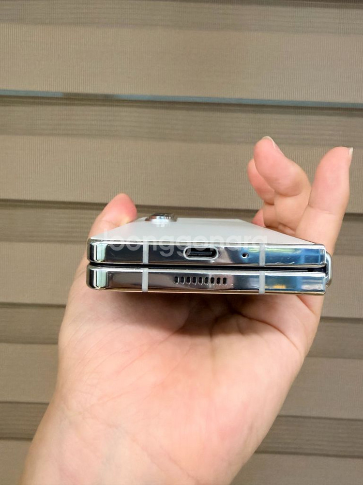 갤럭시폴드5 256기가 크림색상 팝니다--5