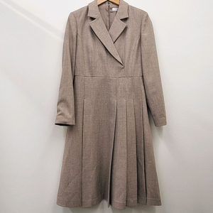 라인 플리츠 원피스