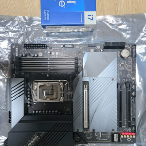 기가 Z690 DDR5 & I7 14700k 팔아요.