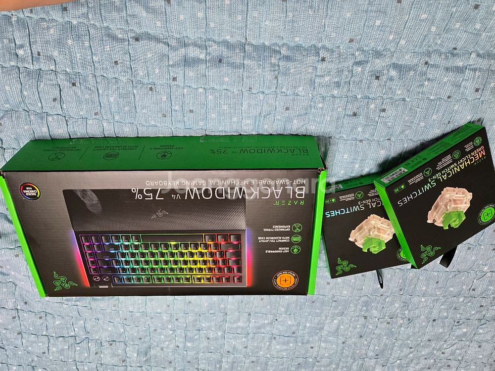 레이저 블랙위도우 v4 75% 블랙(녹축 스위치포함)--0