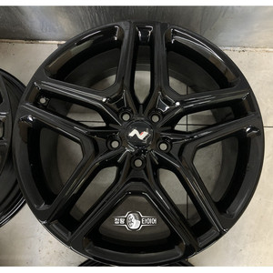 벨로스터N 19인치 블랙 휠.