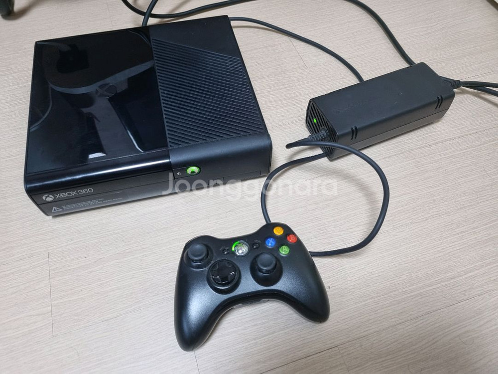 XBOX 360 E 본체 + 컨트롤러 + 어댑터--0