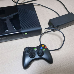 XBOX 360 E 본체 + 컨트롤러 + 어댑터