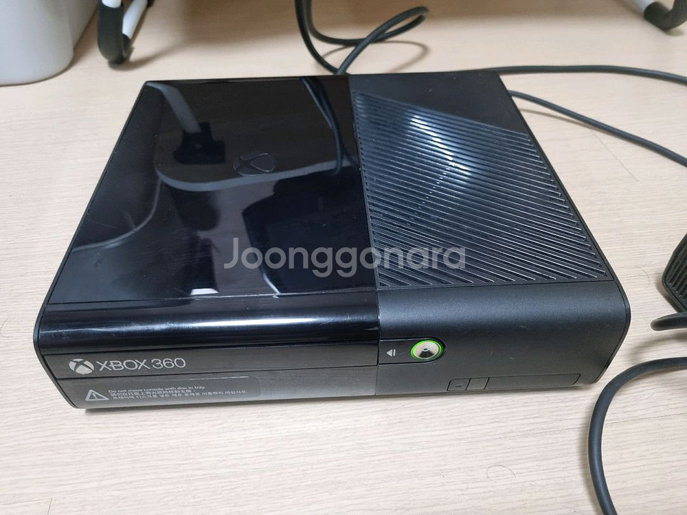 XBOX 360 E 본체 + 컨트롤러 + 어댑터--1