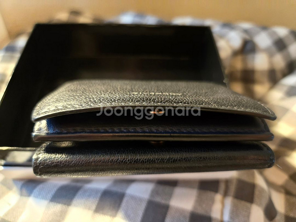 지방시 21fw 12주년 기념 엣지 컴팩트 지갑 판매--2