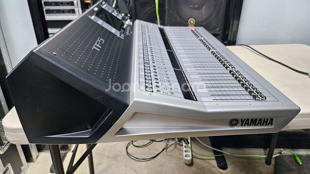 YAMAHA TF5--2