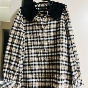 써스데이아일랜드 블라우스