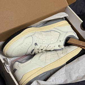 아식스 발라홀릭 신발 280 새상품