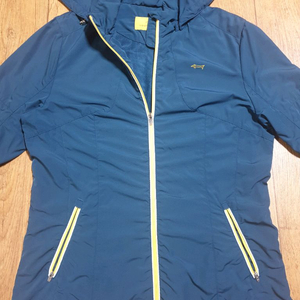 루이까스텔 골프 바람막이 95 사이즈입니다