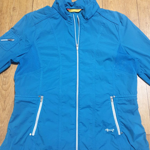 루이까스텔 골프 바람막이 95 사이즈입니다