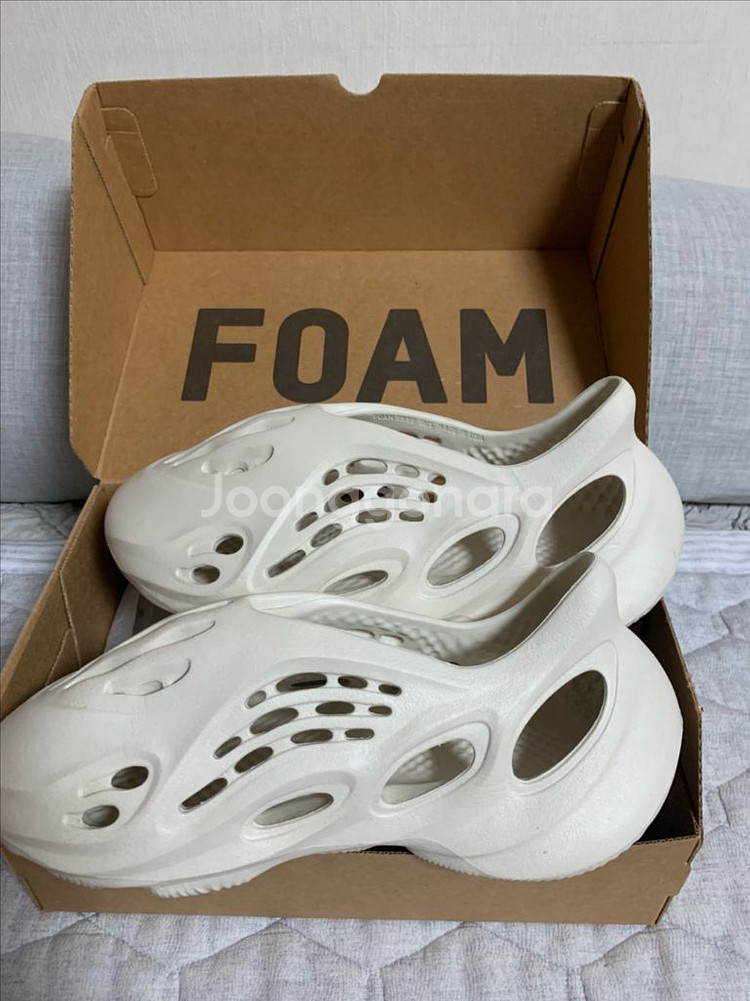 아디다스 이지폼러너 샌드 275 판매합니다.--0