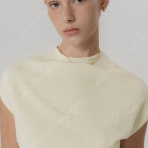 유메르 고저스 하프 니트 크림베이지