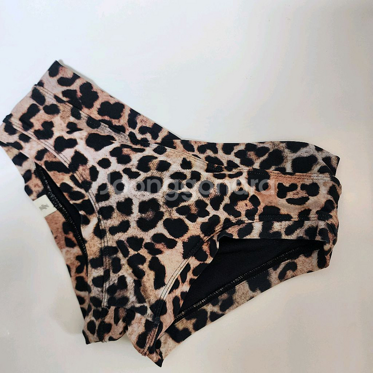 핫한 폴웨어 데일리 쇼츠. 호피.S사이즈--0