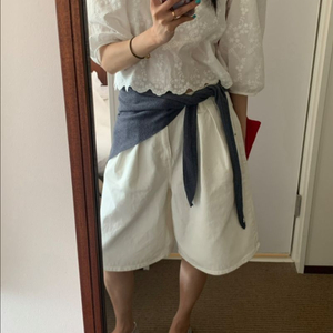 마크들리 미뉴에트 가내스라 페미니크 아루드 윈아웃딥뮤즈