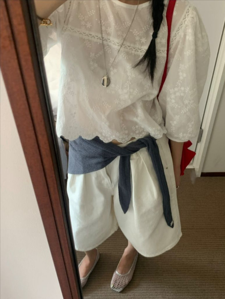 마크들리 미뉴에트 가내스라 페미니크 아루드 윈아웃딥뮤즈--1