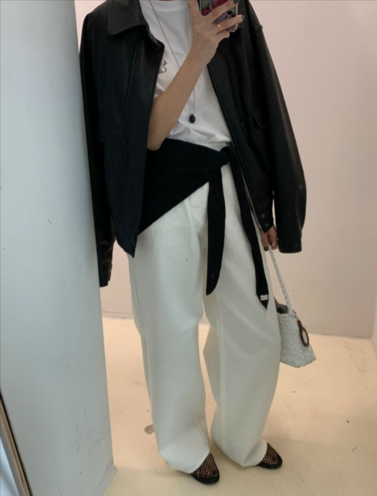 마크들리 미뉴에트 가내스라 페미니크 아루드 윈아웃딥뮤즈--4