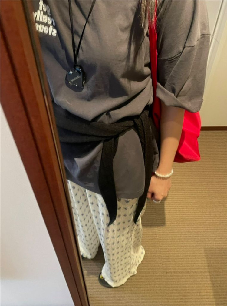 마크들리 미뉴에트 가내스라 페미니크 아루드 윈아웃딥뮤즈--7