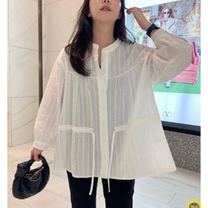 사월에 로저자카드블라우스
