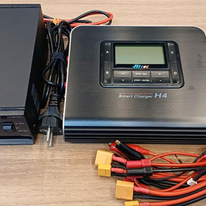 (예약)하이텍 H4 충전기 및 팬텀4 조종기 판매합니다