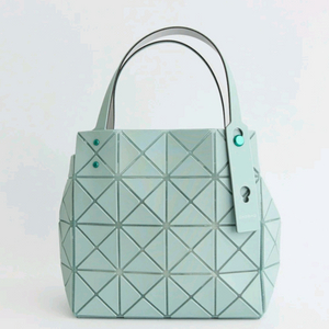 바오바오 캐럿백 미듐 미디움 애쉬 그린