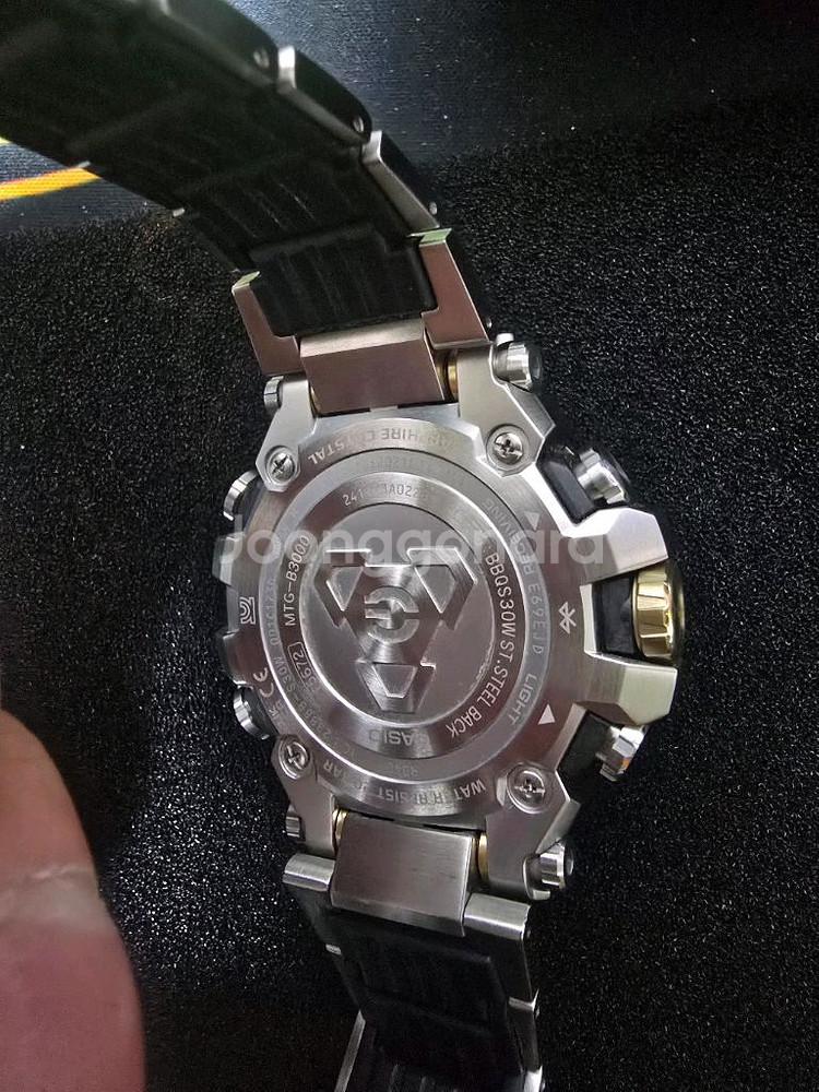 카시오 MTG-B3000D-1A9DR 실금 팝니다.--8