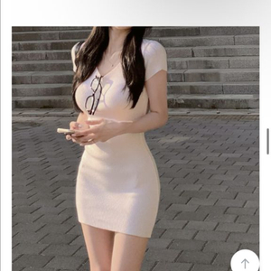 히니크 에블리 브이넥 원피스 아이보리 미니 새상품