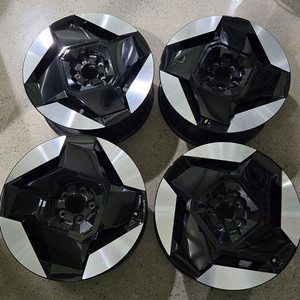 EV9 19인치 순정휠 대품판매20만원