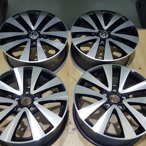 폭스바겐 골프GTD 17인치 순정휠 대품판매20만원