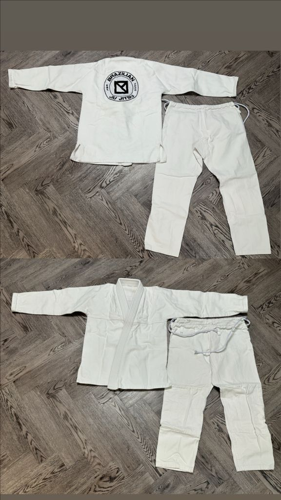 주짓수 도복 두 벌 이미지