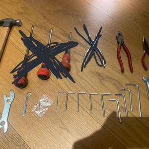 펜치 육각 렌치 등 각종 공구 세트 및 콘크리트 못