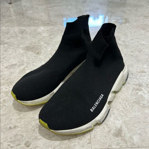 발렌시아가 스피드러너 275