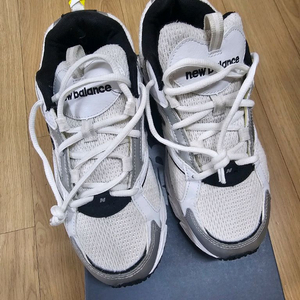 뉴발란스 408 운동화 240사이즈 새상품급