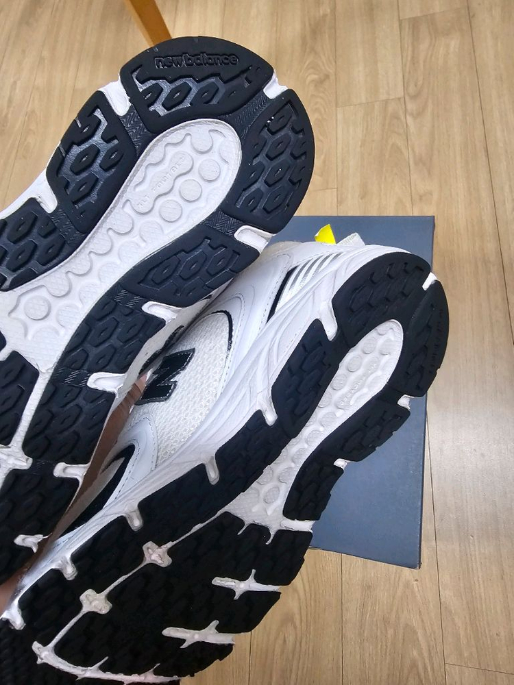 뉴발란스 408 운동화 240사이즈 새상품급--2