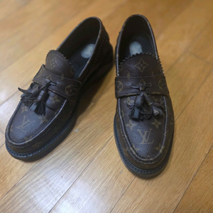 루이비통 한정판 볼테르 로퍼