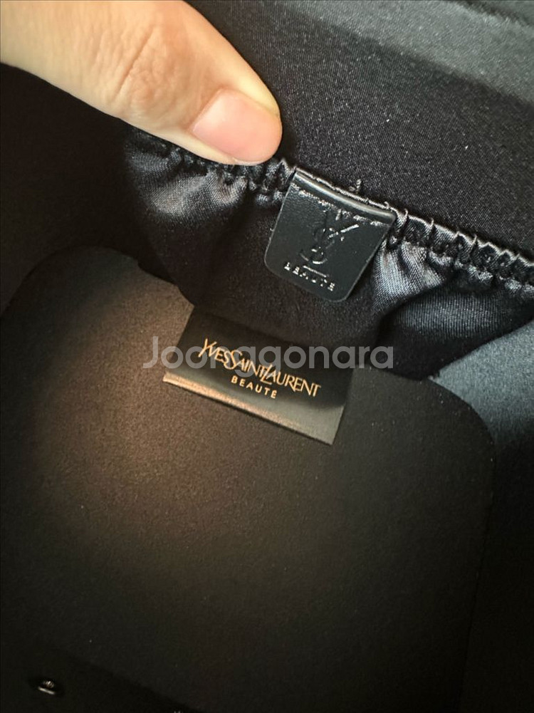 입생로랑 체인크로스 메이크업 파우치--4