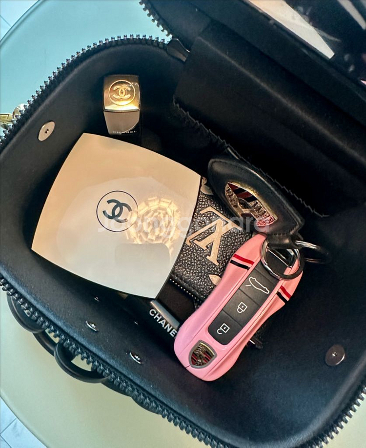 입생로랑 체인크로스 메이크업 파우치--5