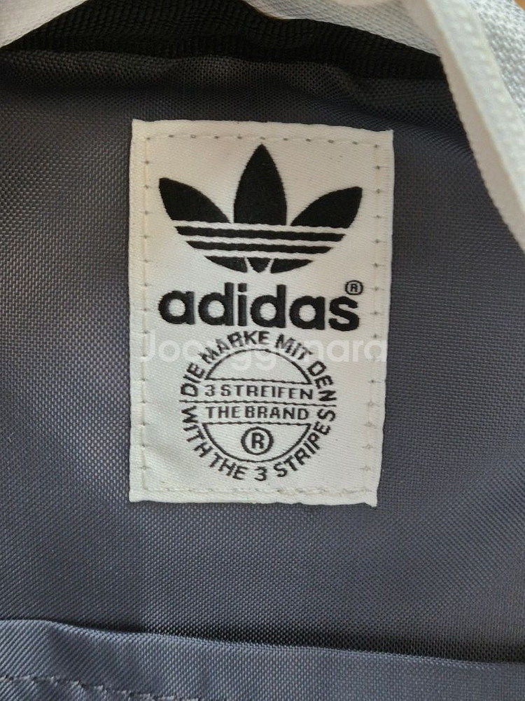 아디다스 미니 백팩 화이트 색상입니다가로 약 23cm,--2