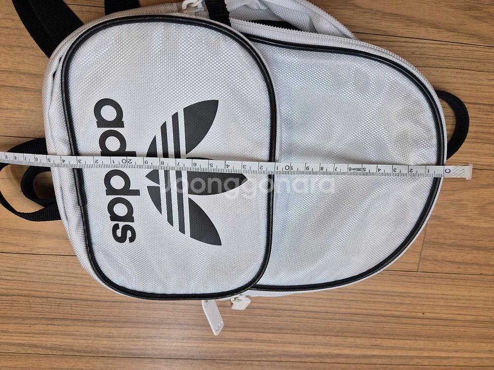 아디다스 미니 백팩 화이트 색상입니다가로 약 23cm,--6