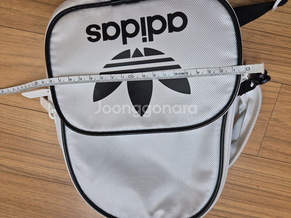 아디다스 미니 백팩 화이트 색상입니다가로 약 23cm,--7