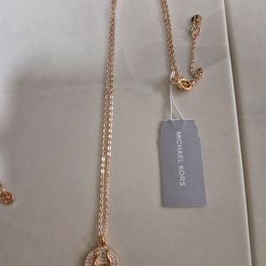 Michael Kors(마이클 코어스)의 별자리 목걸이