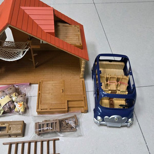 실바니안 통나무 이층집, 블루밴, 다람쥐인형