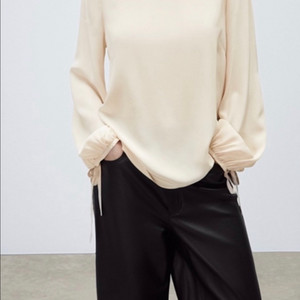 자라 플루이드 블라우스(새상품/택포)