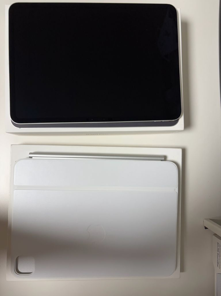 아이패드 프로 M4 11인치 256wifi +매직키보드--2