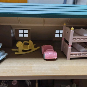 실바니안 아기방 2층 침대와 장난감