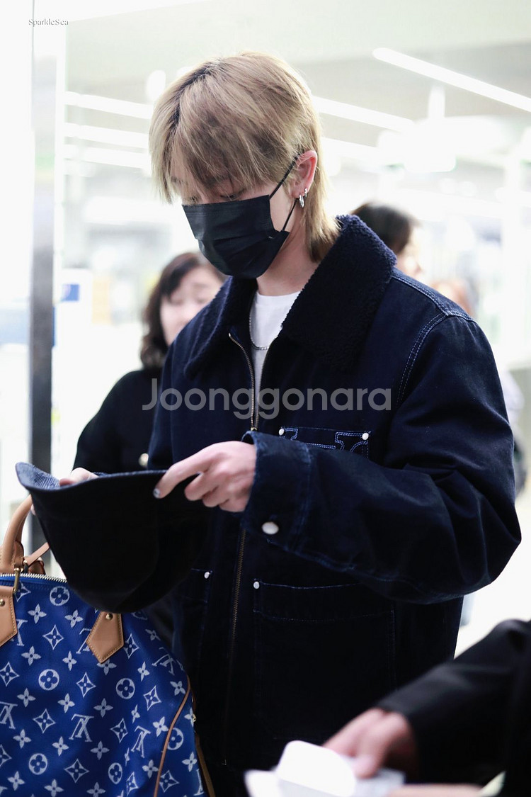 루이비통 2025 윈터리 데님 패딩 청자켓--1