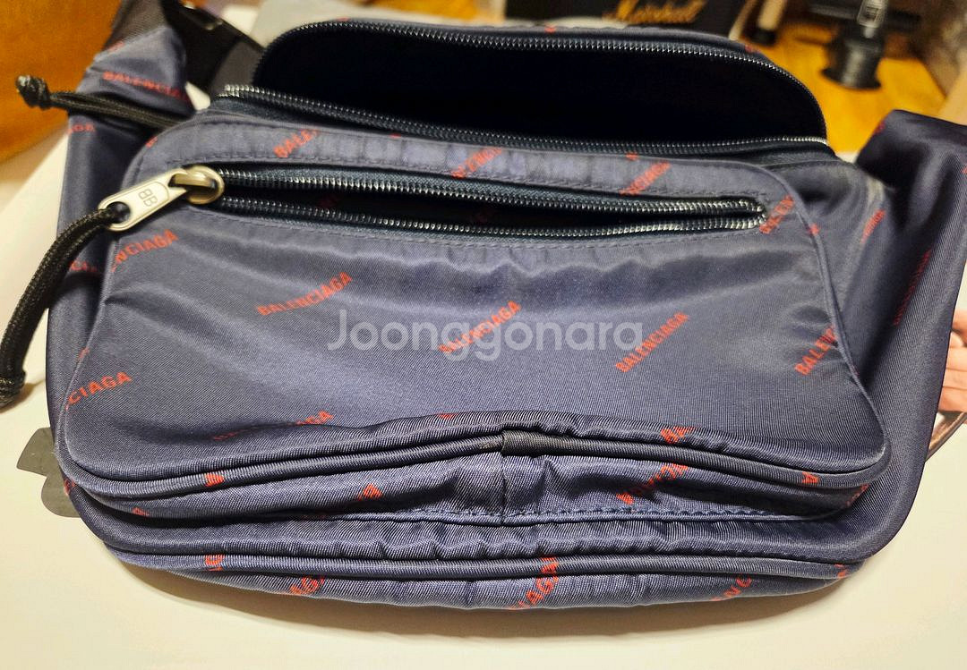 발렌시아가 로고 힙색 482389 9EL45--0