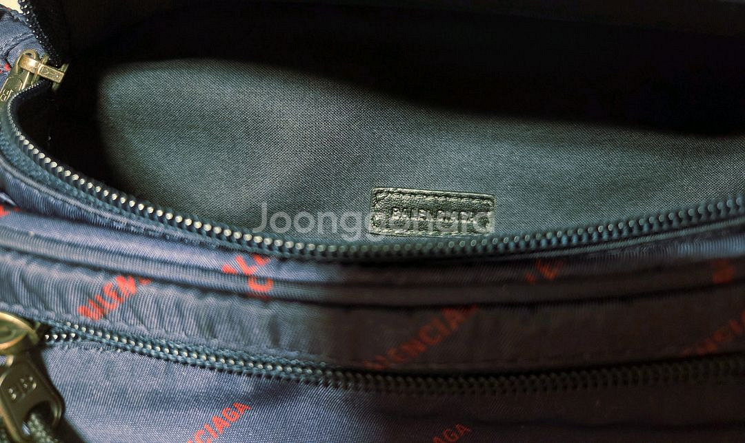 발렌시아가 로고 힙색 482389 9EL45--3