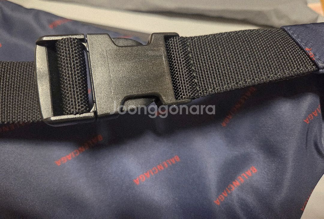 발렌시아가 로고 힙색 482389 9EL45--6